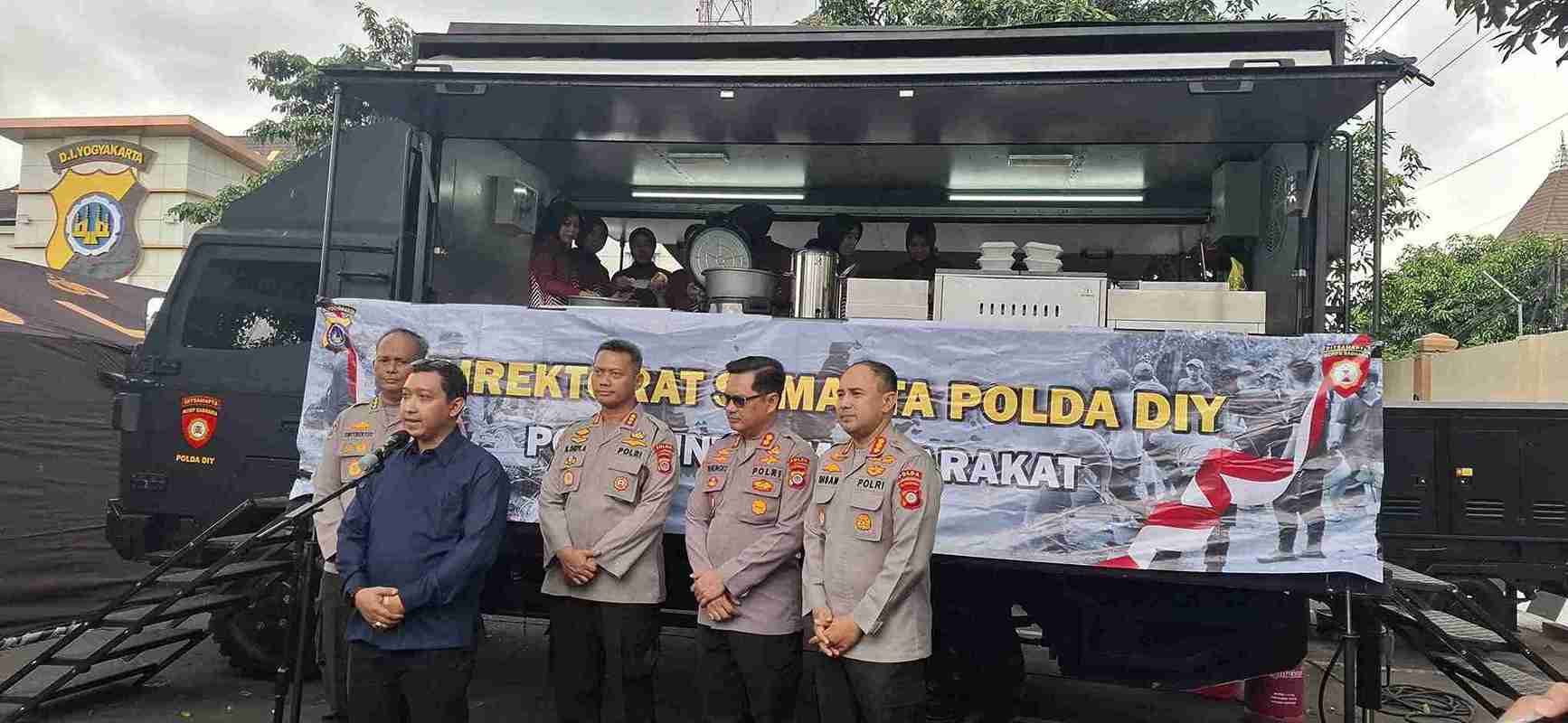 Polda DIY Hadirkan ‘Rumah Singgah’ Kemanusiaan: 200 Porsi Makan Gratis hingga Ruang Zoom Mahasiswa Terdampak Banjir Sumatra