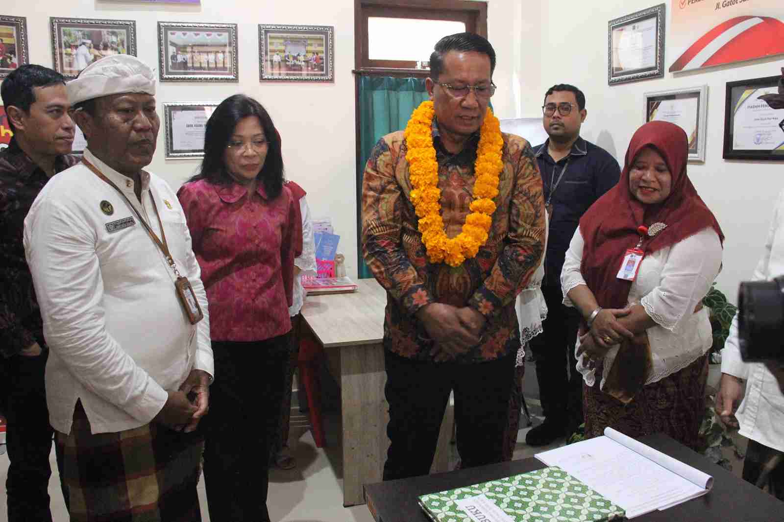 Memperkuat Pilar Keadilan di Akar Rumput: Menkum Supratman Soroti Keunggulan Posbankum Desa di Bali