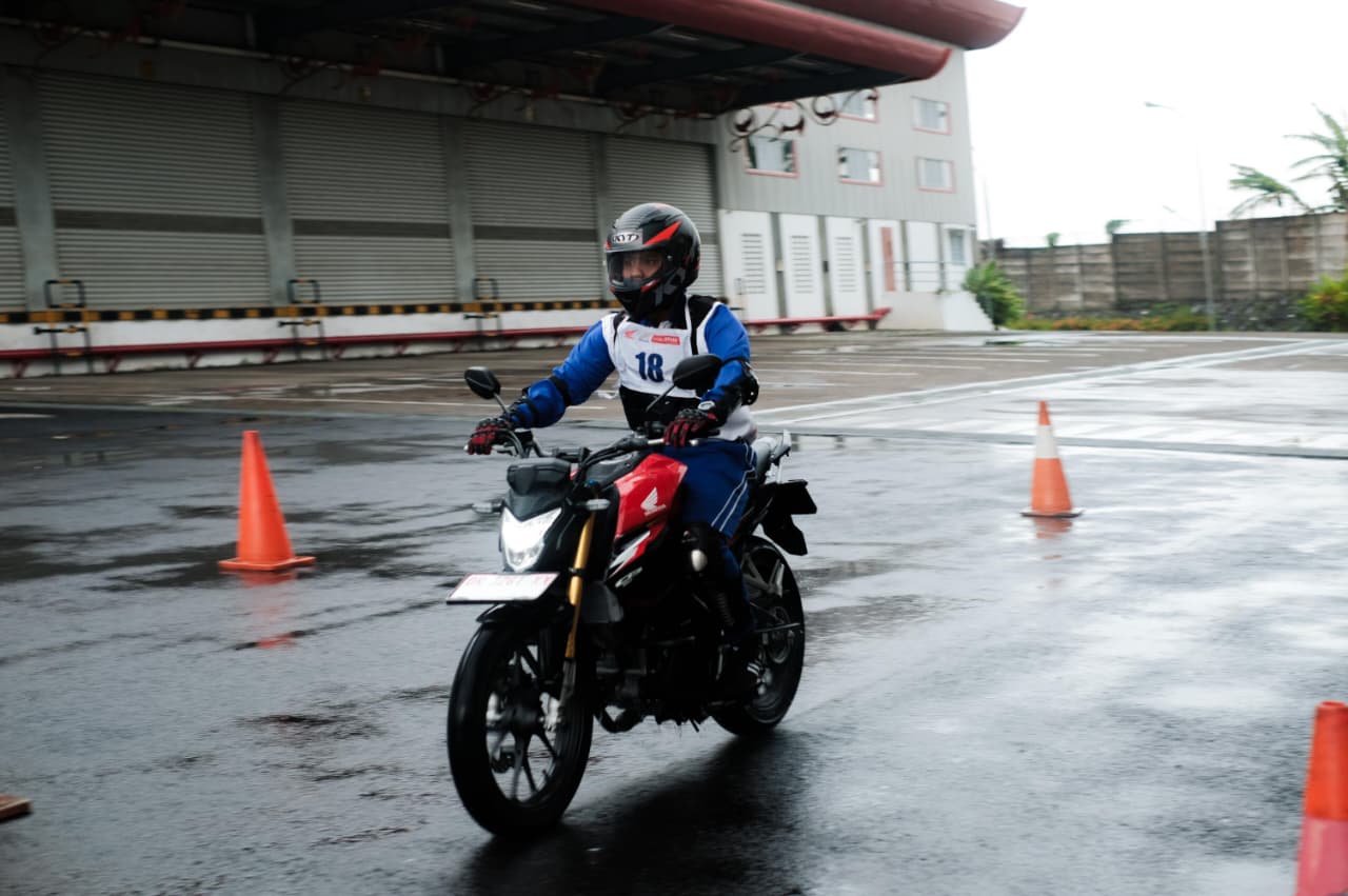 Astra Motor Bali: Kuasai ‘Cari_Aman’ di Jalanan! Ini Kunci Mahir Mengendalikan Motor Kopling