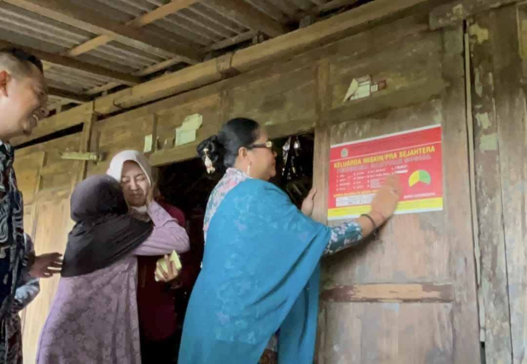 Gunungkidul Terapkan Stiker Keluarga Miskin: Upaya Tegas Pastikan Bansos Tepat Sasaran dan Berantas Penyalahgunaan