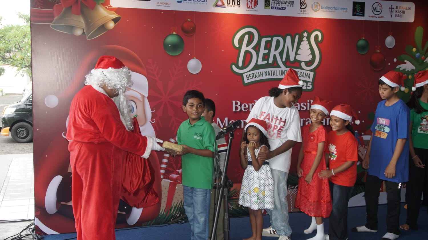 Cahaya Natal di Sudut Denpasar: BERNAS 2025 Tebar Harapan untuk 150 Anak