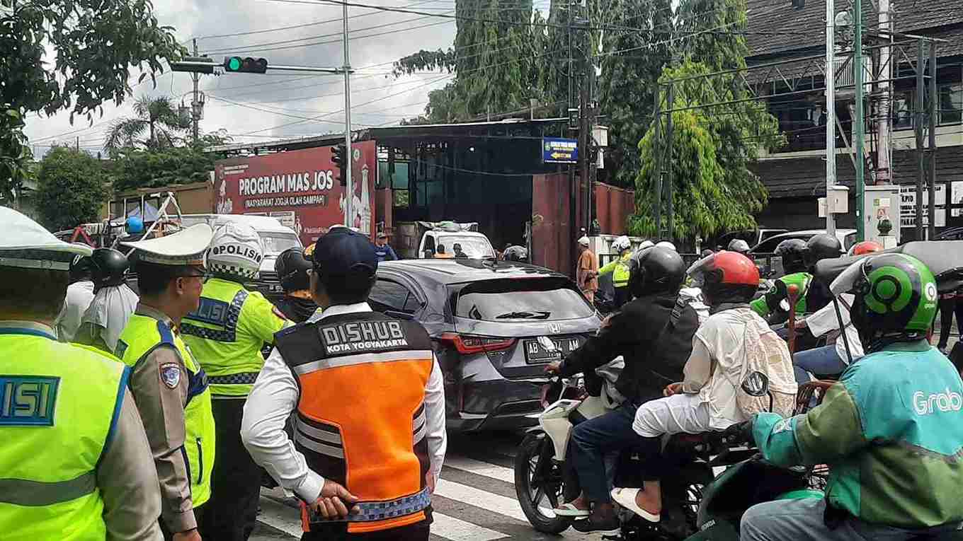 Laju Kendaraan Melonjak 10 Kali Lipat, Dishub Kota Yogyakarta Resmi Aktifkan APILL Baru di Simpang Mantrigawen