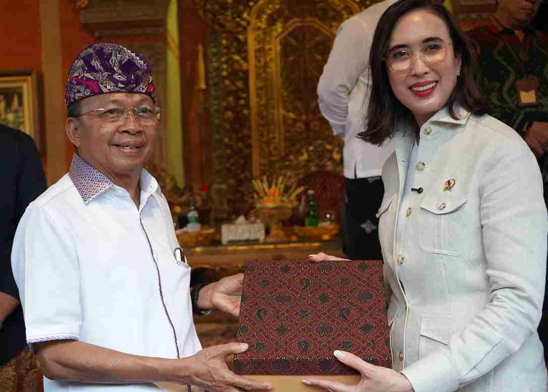 Cetak Rekor Wisman Tertinggi, Pemerintah Pusat Apresiasi Gubernur Koster  Puri Agung Ubud Harap Ketegasan Koster Mampu Pertahankan Bali sebagai Pariwisata Budaya