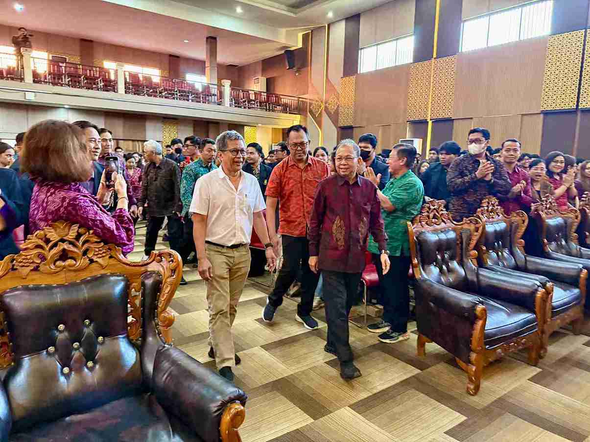 Menjaga Nalar di Era Digital: Ketika Koster dan Rocky Gerung Bertemu dalam Dialektika di Unmas