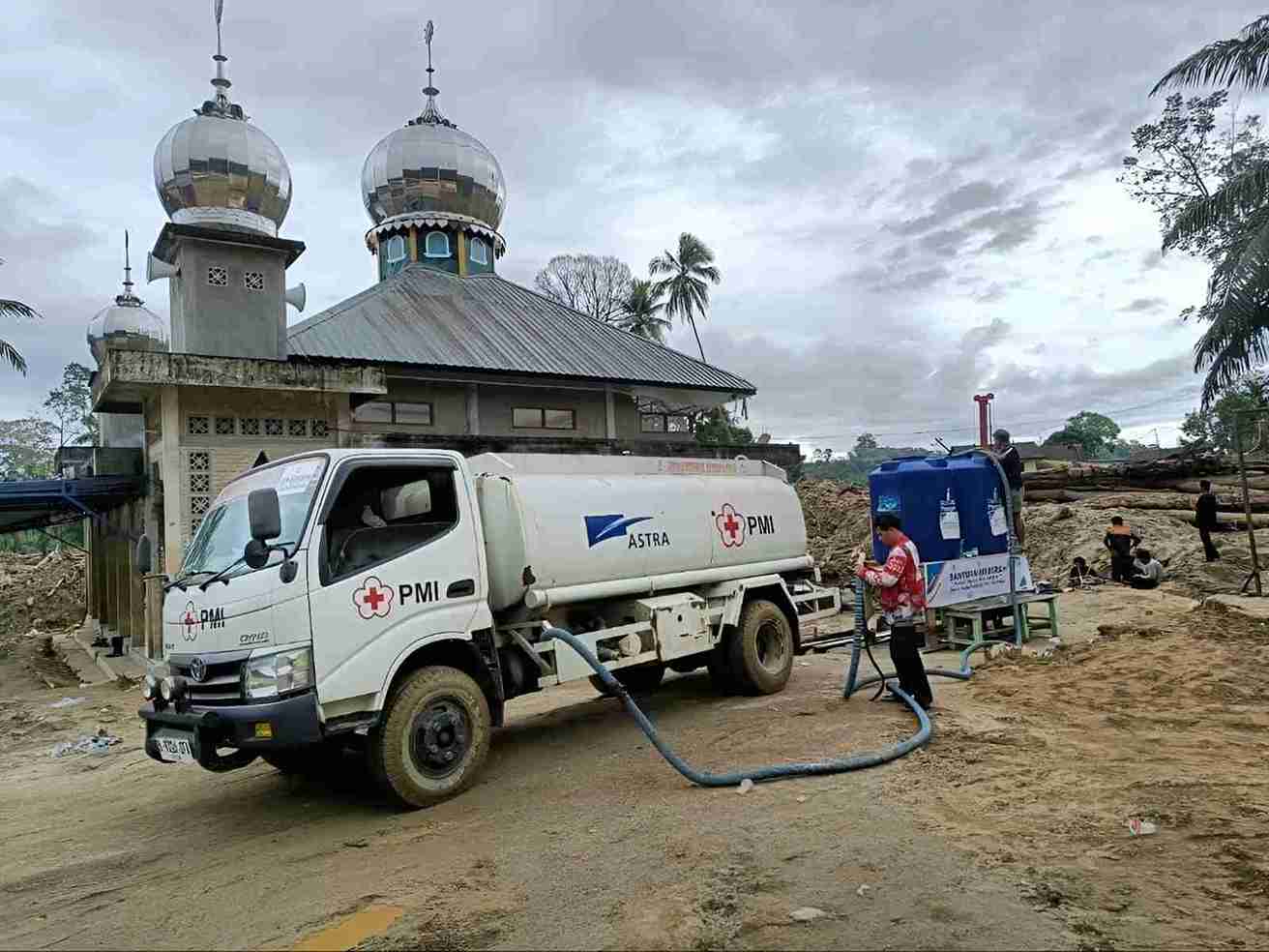 Harapan Baru di Tanah Sumatra: Ikhtiar Astra Pulihkan Layanan Medis dan Sanitasi Pascabencana