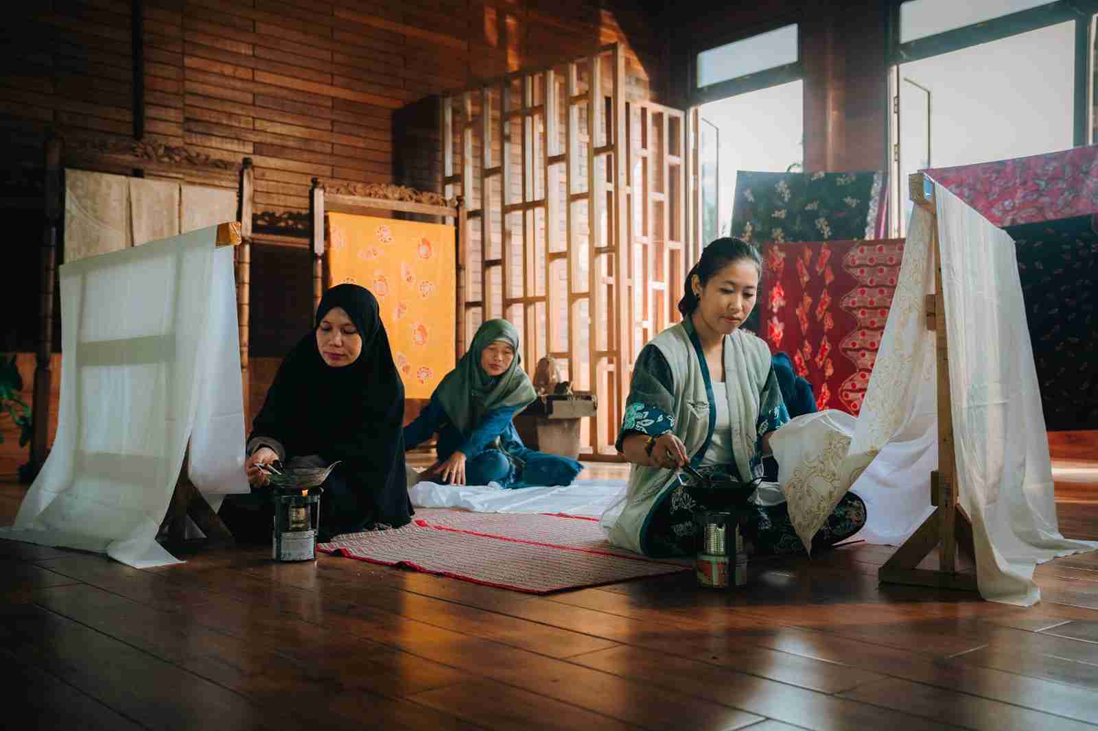 Astra Dorong Warga Singkawang Mandiri Lewat Produksi Batik Berkelanjutan