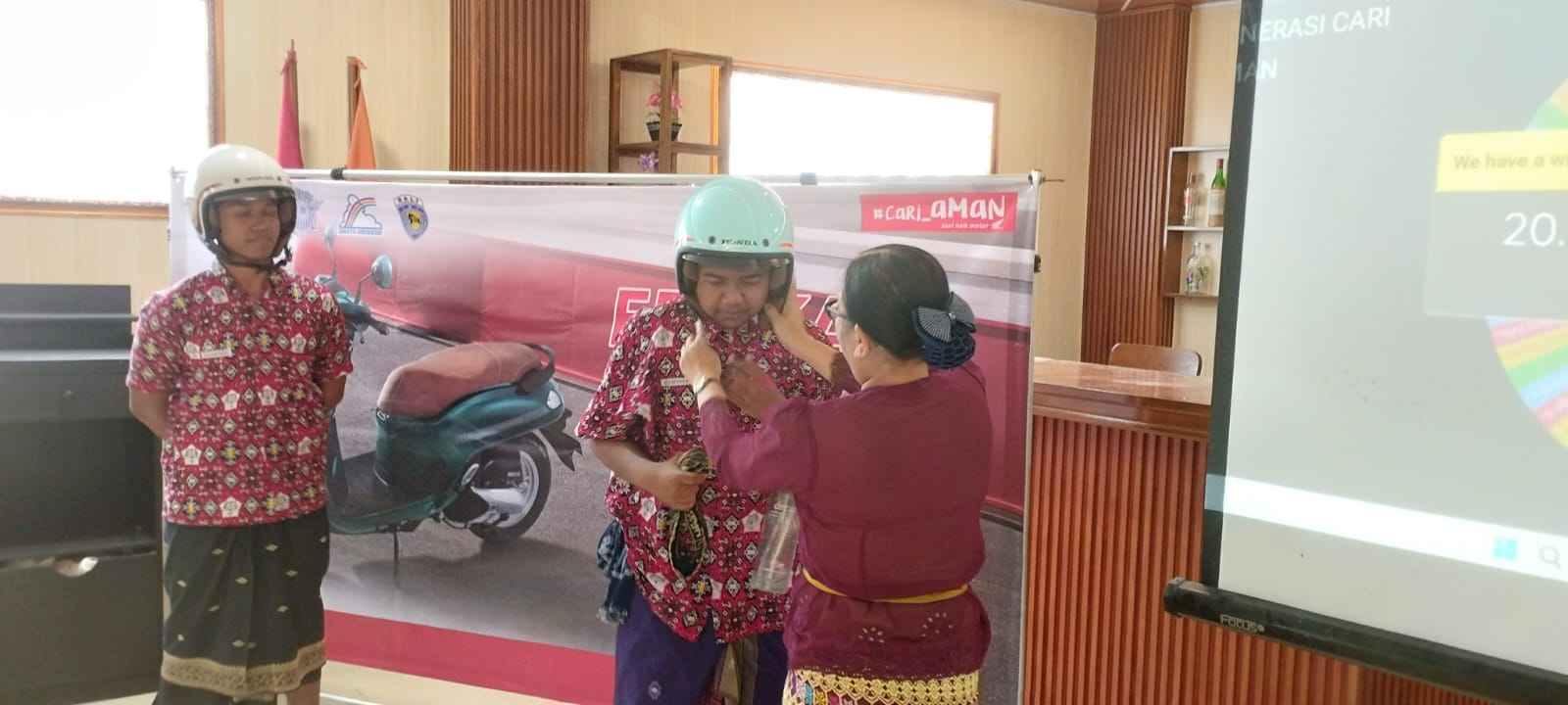 Sasar Gen-Z, Astra Motor Bali Tanamkan Spirit #Cari_Aman di SMK Pratama Widya Mandala