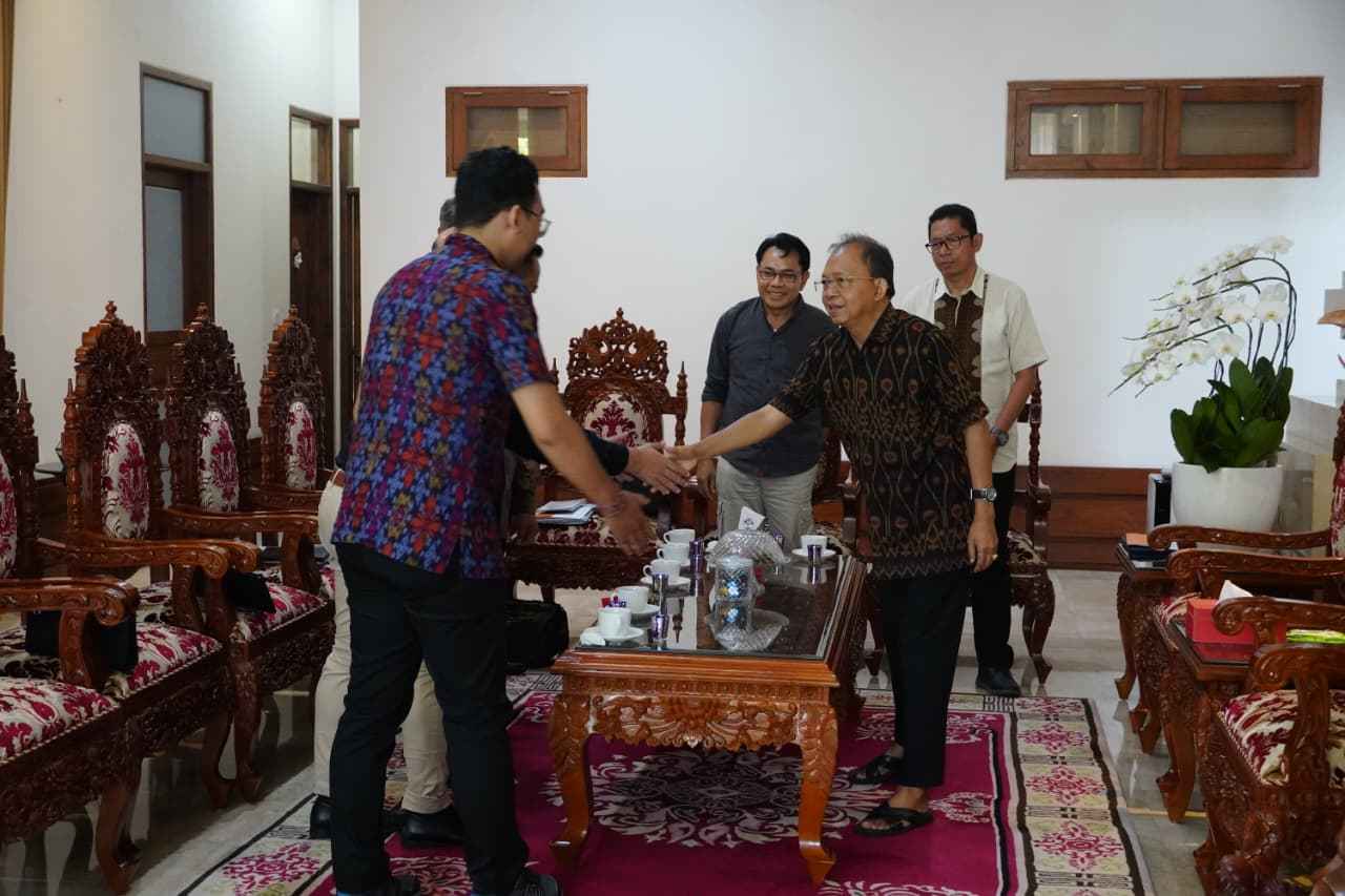 Gubernur Koster Dorong Koperasi Bali Jadi Penopang Ekonomi Berbasis Kearifan Lokal