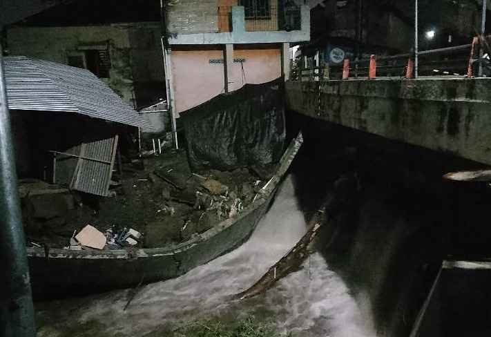 Yogyakarta Dikepung Cuaca Ekstrem: Talud Ambrol dan Pohon Tumbang, BPBD Imbau Waspada