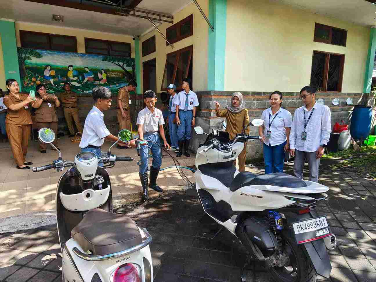 Berdayakan Siswa Difabel, Astra Motor Bali Hadirkan Kurikulum Cuci Motor Standar Industri di SLB Negeri 3 Denpasar