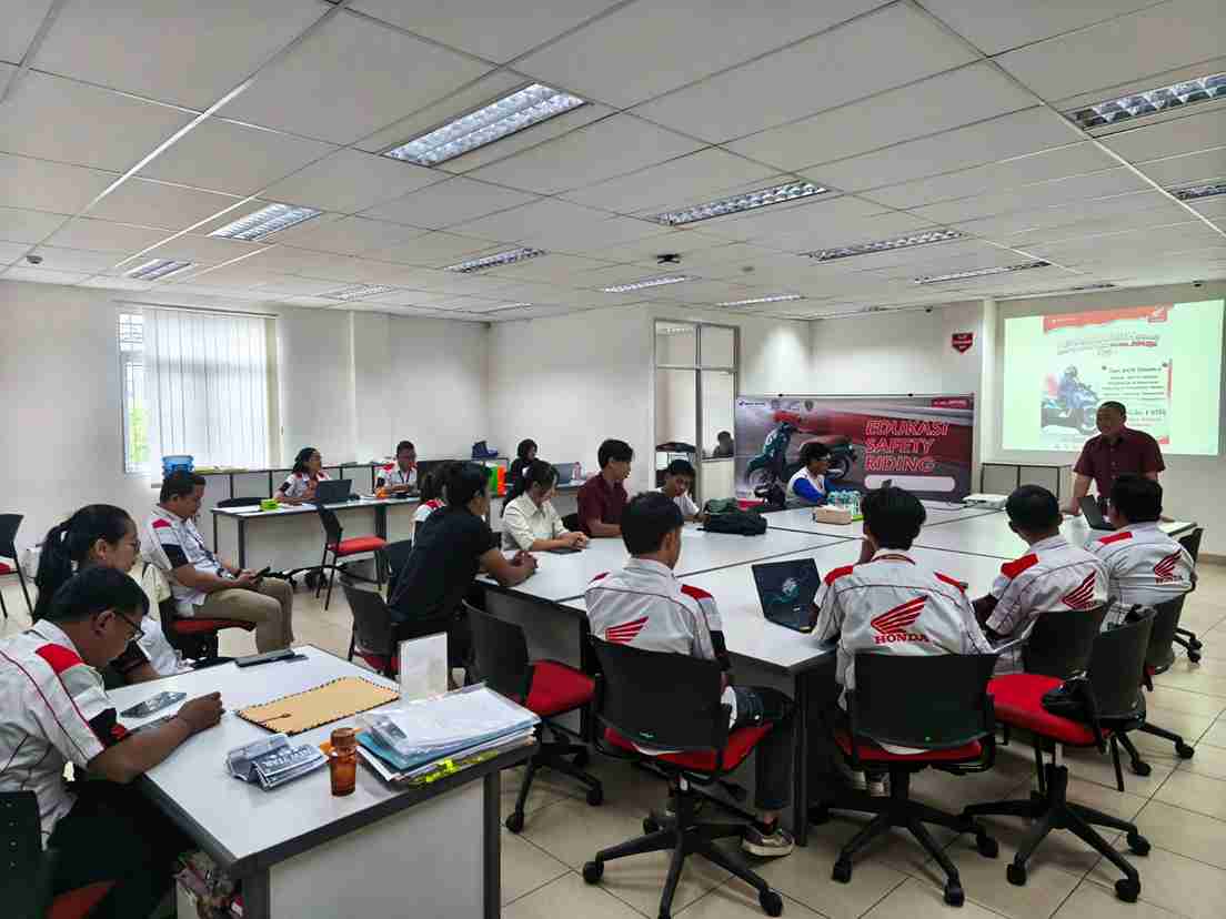 Perkuat Budaya Cari_Aman, Astra Motor Singaraja “Asah” Skill Keselamatan Berkendara Puluhan Karyawan