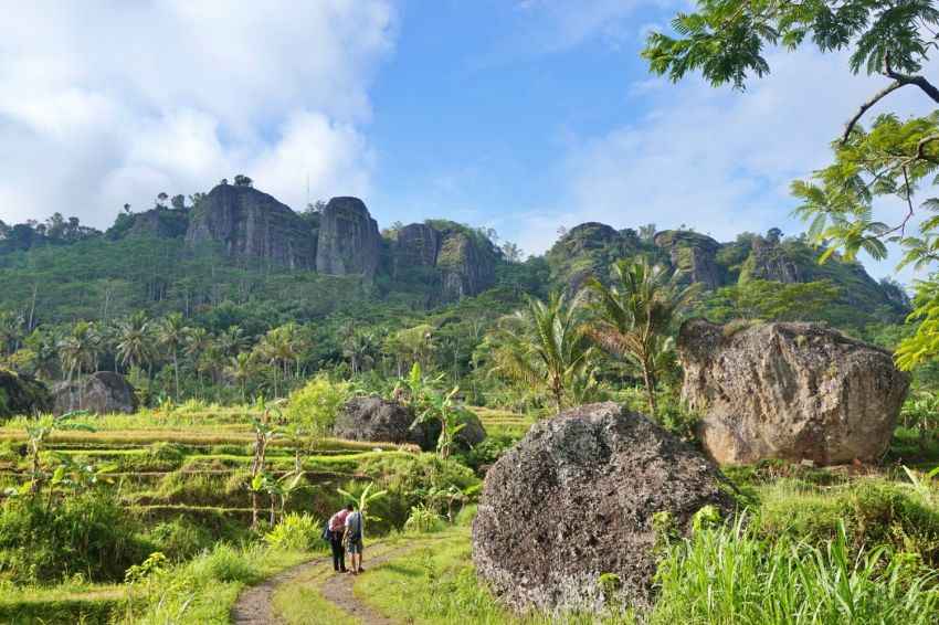 Dilema Wisata Gunung Sewu: Antara Kemegahan Bangunan dan Ancaman Ekosistem Karst