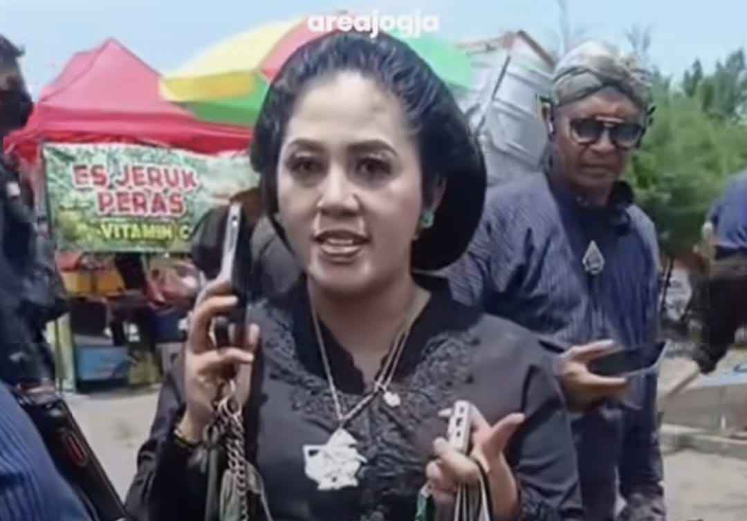 Keraton Yogyakarta Klarifikasi Insiden Viral Mbak Rara di Upacara Labuhan Parangkusumo