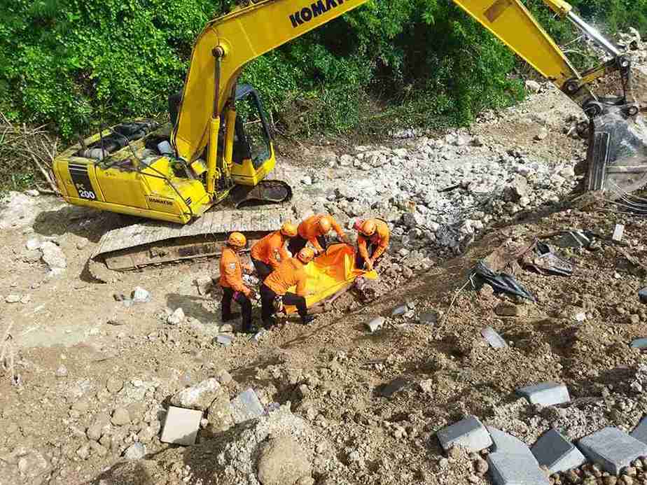 Longsor Proyek di Ungasan: Dua Pekerja Tewas, Satu Selamat