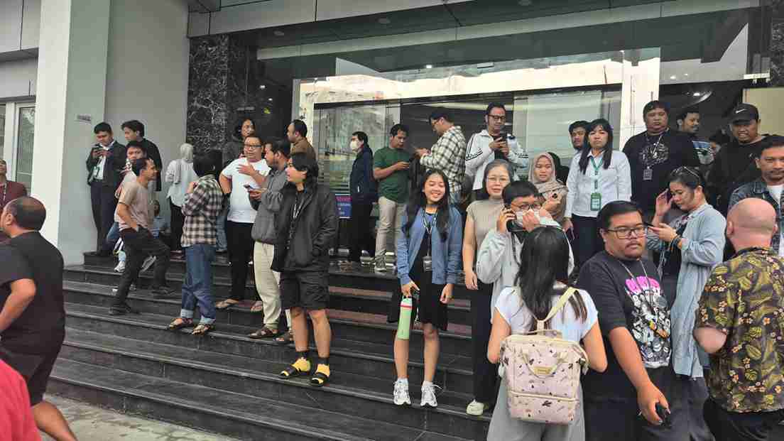 Gempa Bantul Guncang DIY, Warga Berhamburan Keluar Bangunan