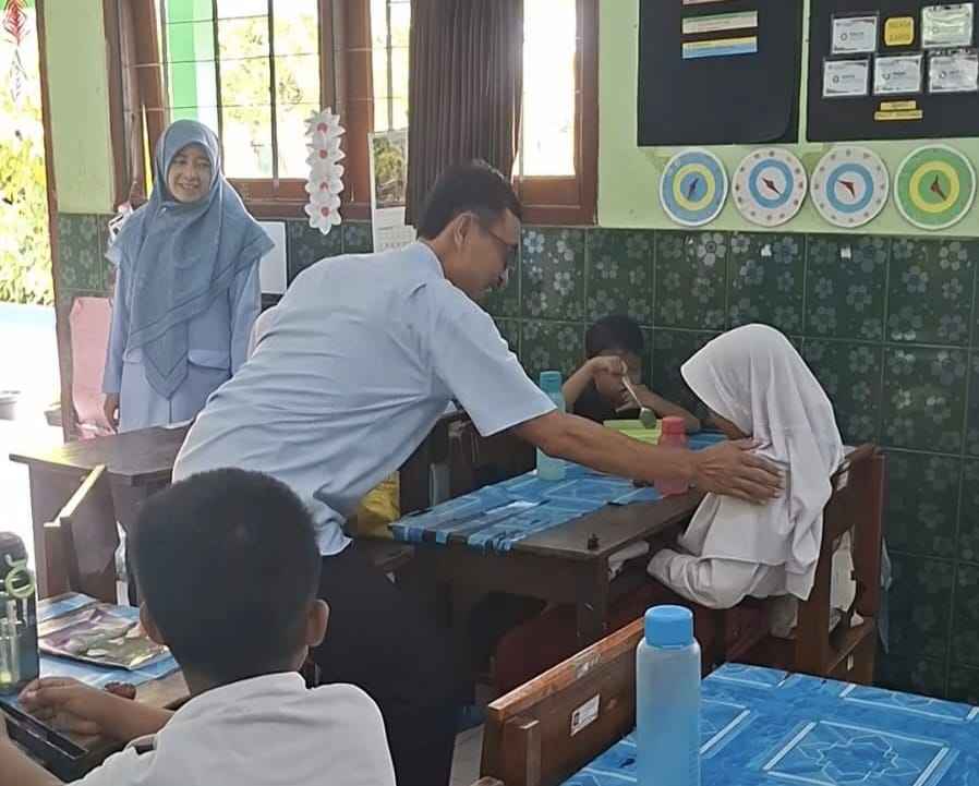 Keteguhan Hati Bocah Kulon Progo: Sekolah, Rawat Ibu dan Momong Adik Sekaligus