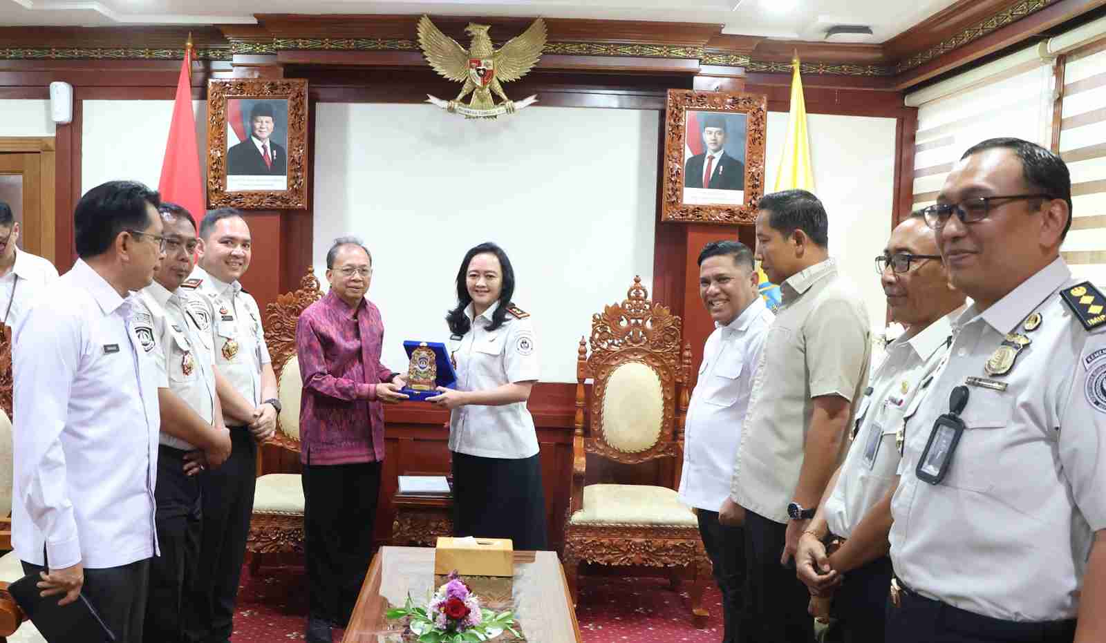 Gubernur Koster Dorong Imigrasi Aktif Awasi WNA di Bali