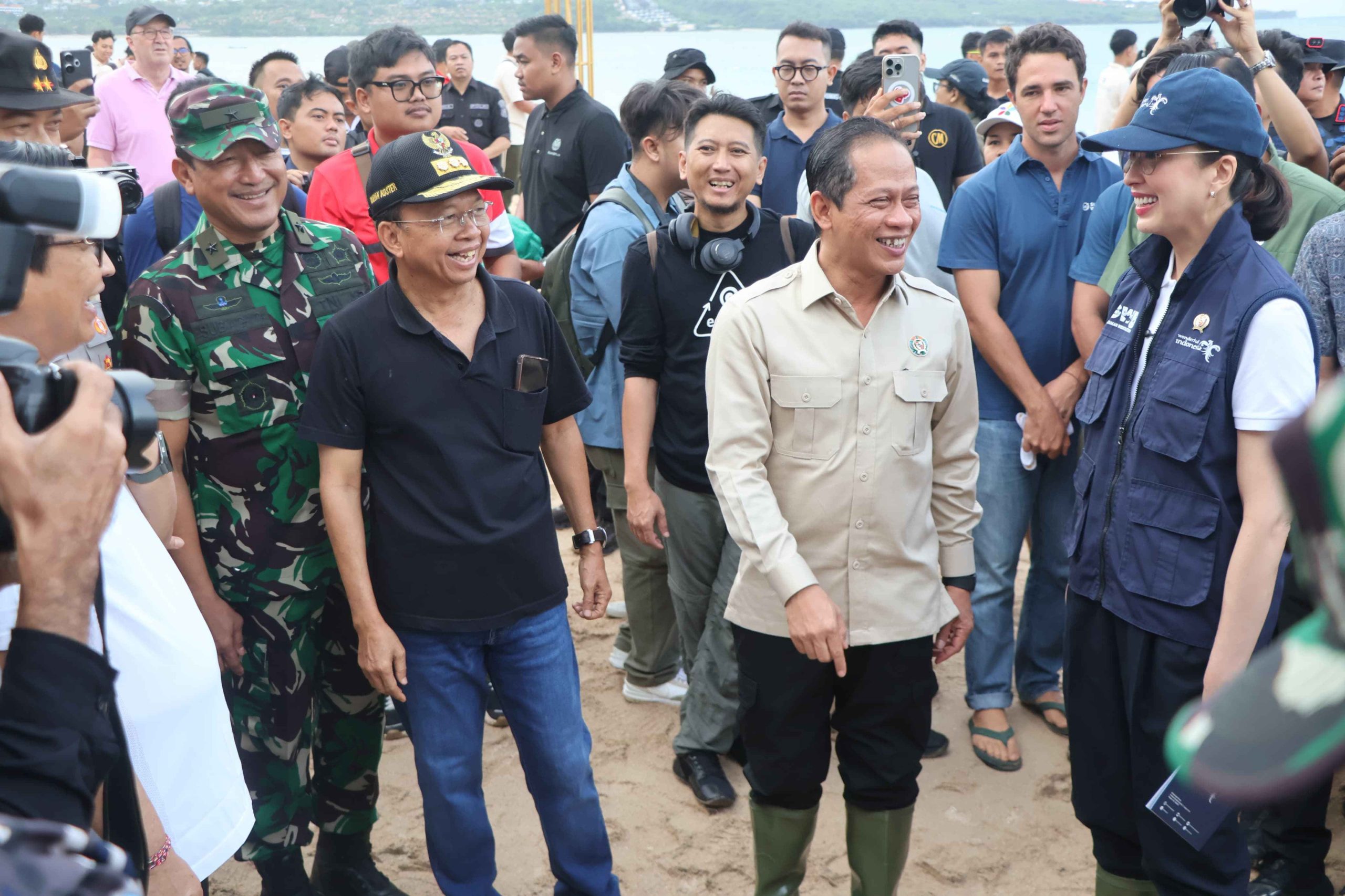 Gubernur Koster Tegaskan Komitmen Bali Tangani Sampah, Satgas Diminta Siaga 24 Jam