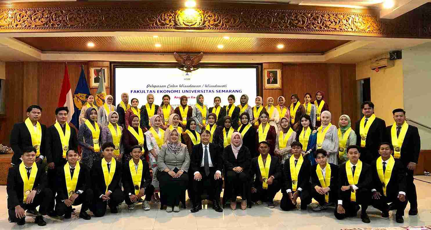 Integritas dan Adaptasi: Pesan Dekan USM untuk Wisudawan ke-75