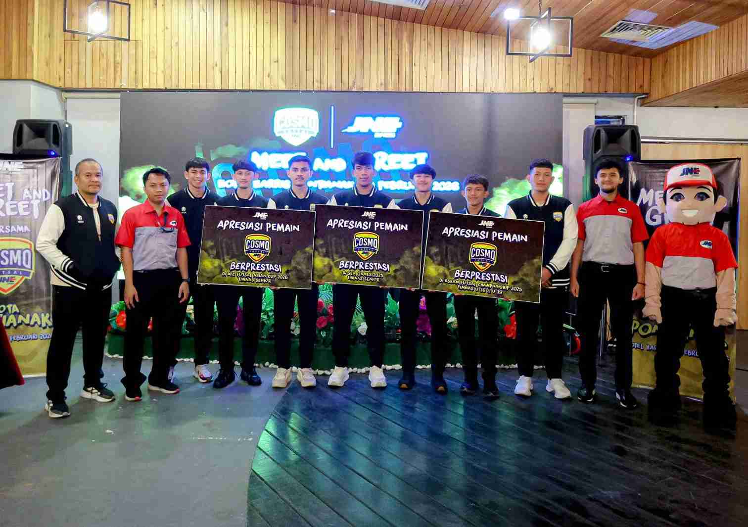 JNE Perkuat Komitmen Olahraga Nasional dengan Apresiasi untuk Cosmo JNE FC