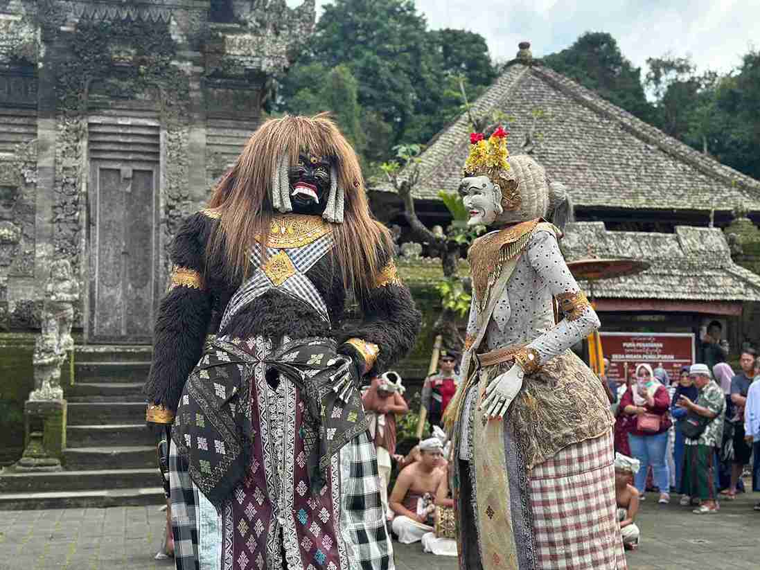 Harmoni Budaya di Penglipuran: Barong Landung Meriahkan Tahun Baru Imlek