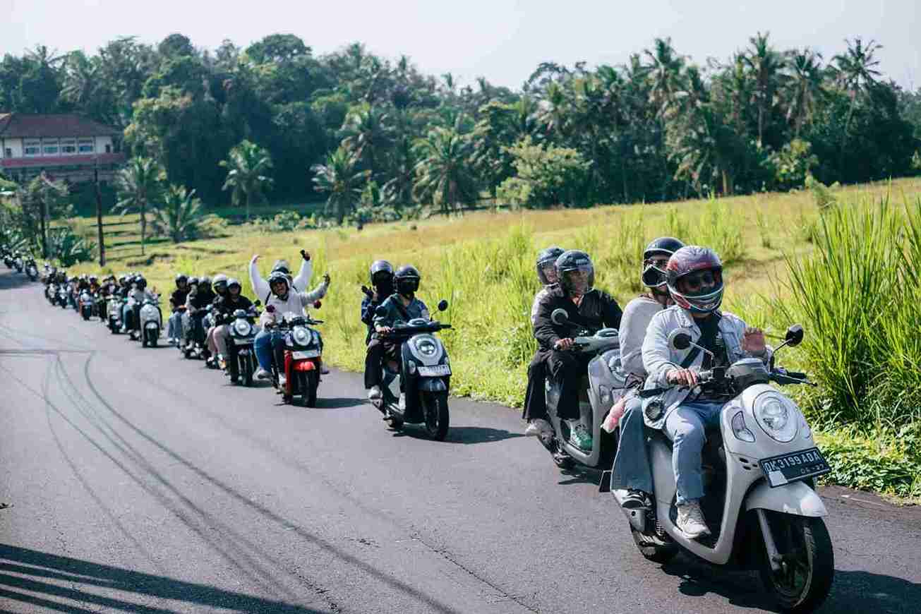 “Say Your Love with Scoopy”: City Touring Romantis Penuh Kebersamaan