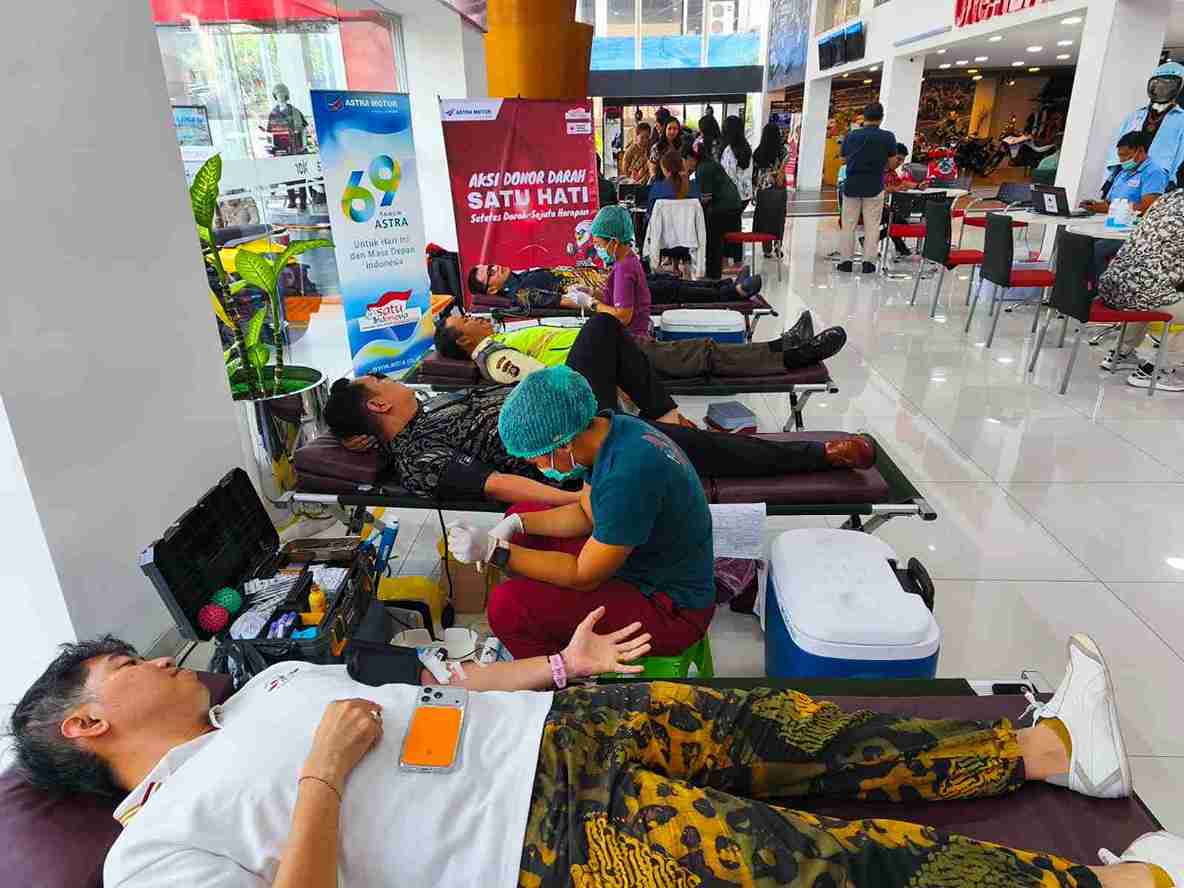 Semarak HUT ke-69, Astra Motor Bali Tebar Semangat Berbagi Lewat Donor Darah dan Layanan Kesehatan Gratis