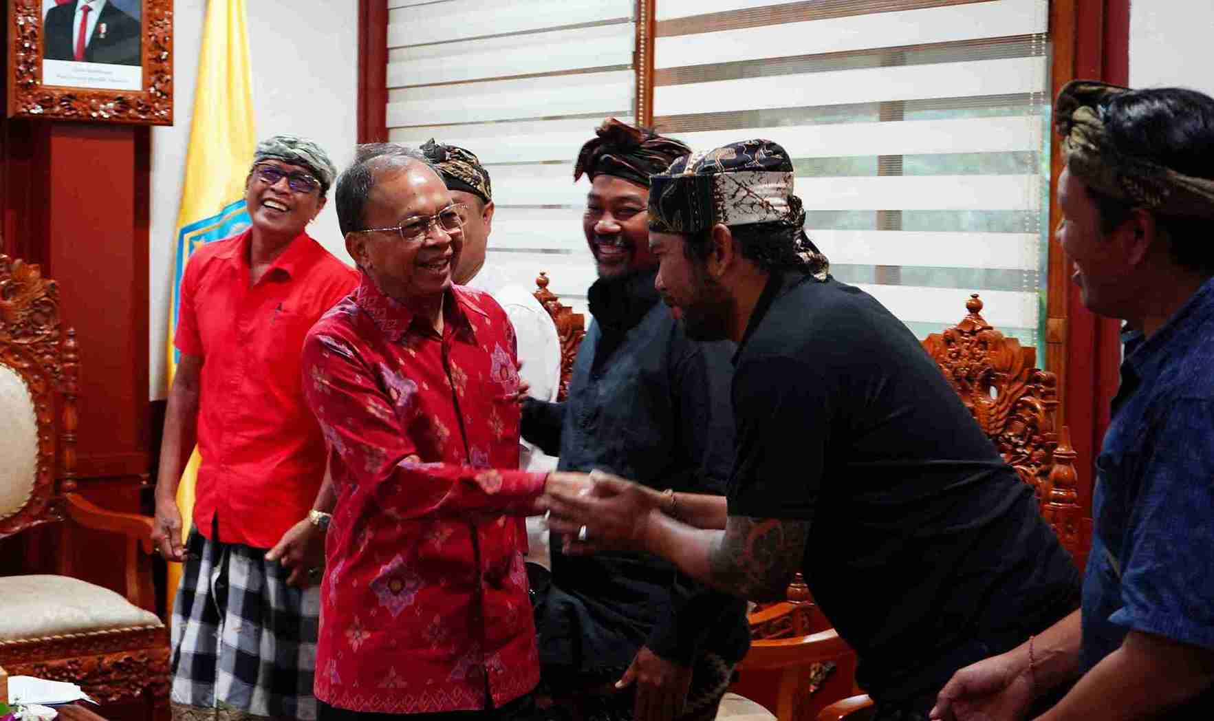 Gubernur Koster Tegaskan Perlindungan Sopir Konvensional, Dorong Regulasi Transportasi Berkeadilan