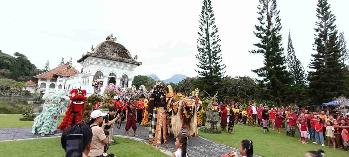 Sunaring Jagat: Simbol Cahaya Persaudaraan Bali dan Tionghoa di Karangasem