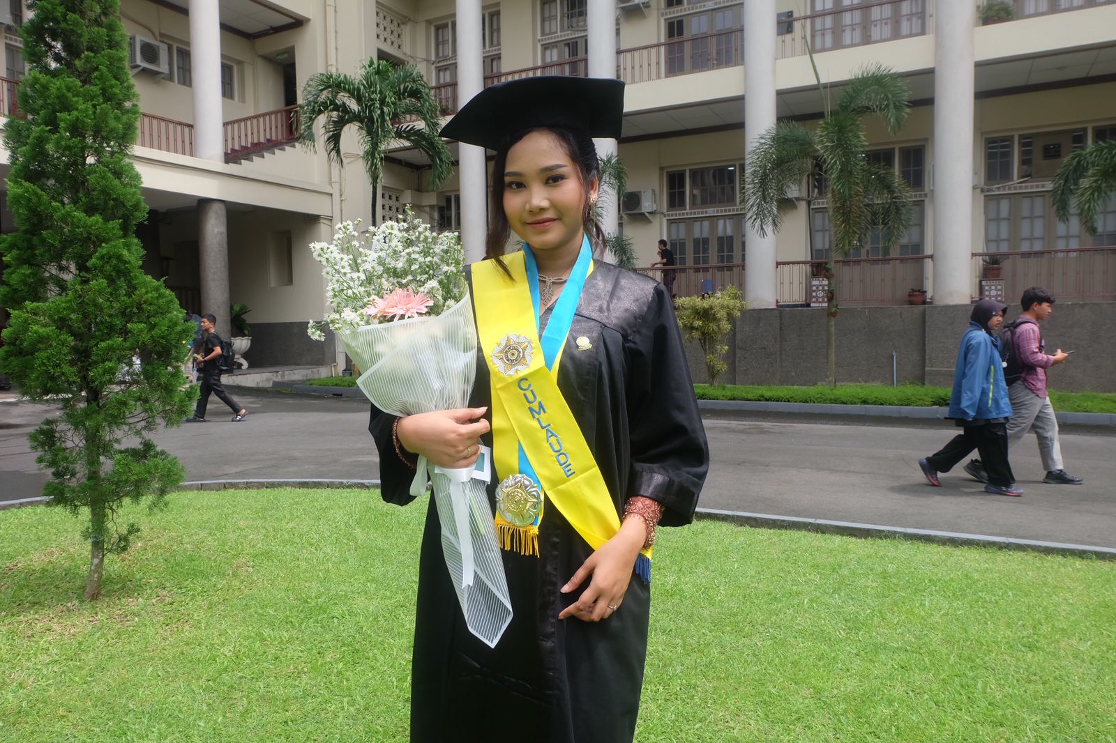 Khaira Zata Dini, Lulus 3 Tahun 11 Bulan Jadi Teladan Mahasiswa Sekolah Vokasi UGM