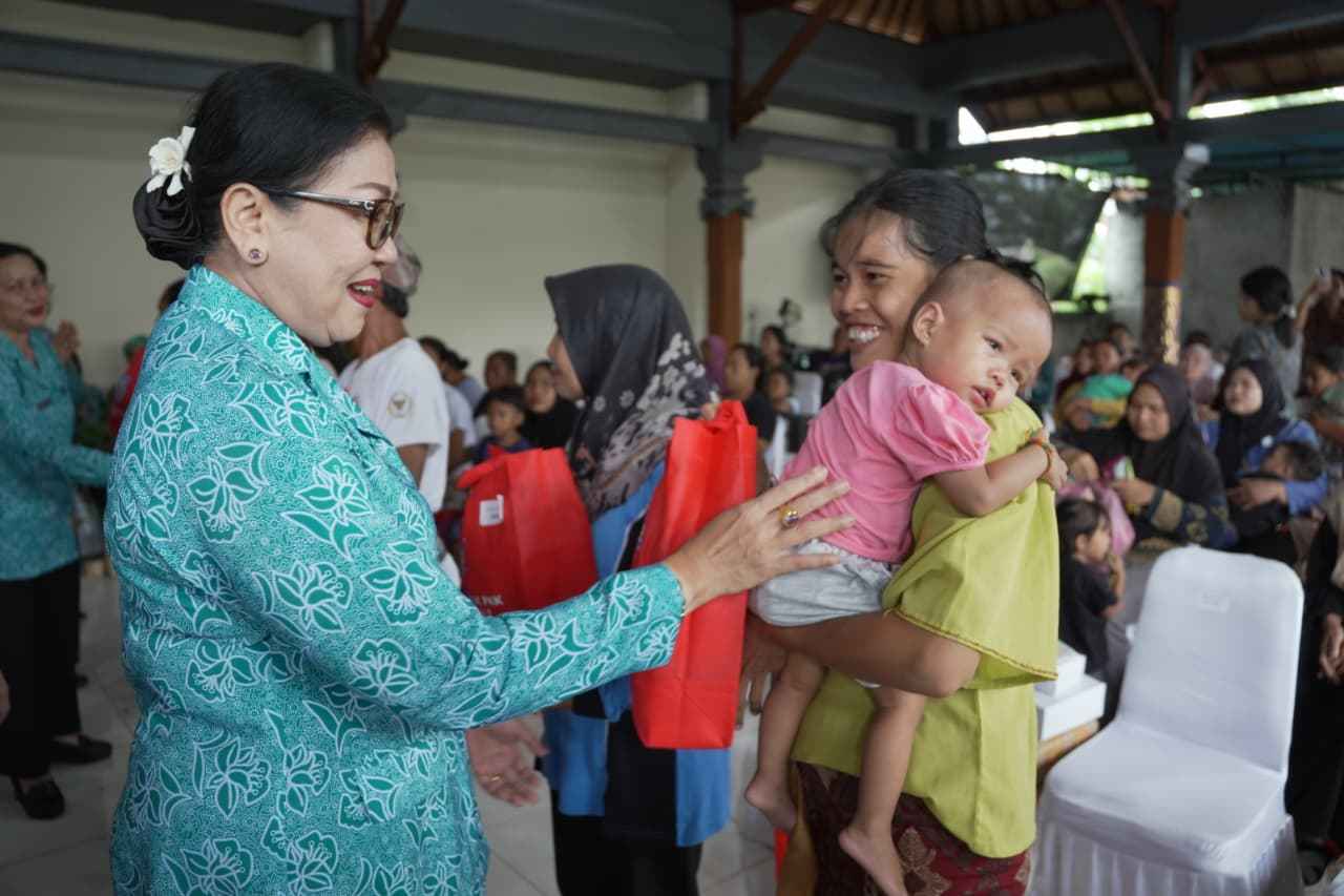 Putri Koster Dorong Warga Buleleng Kelola Sampah dari Sumber Lewat Aksi Sosial TP PKK
