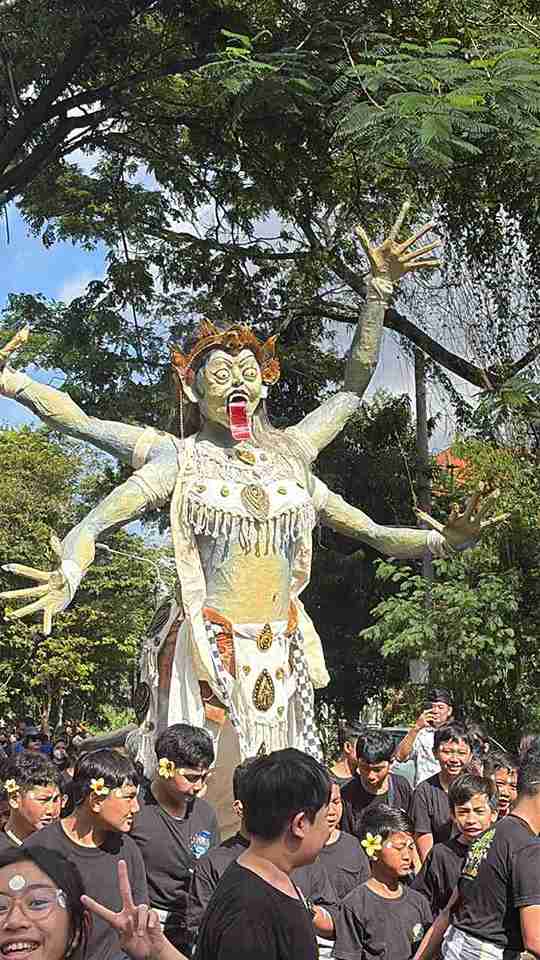 Parade Ogoh-Ogoh SD Bali Public School: Kreativitas, Budaya, dan Pesan Lingkungan