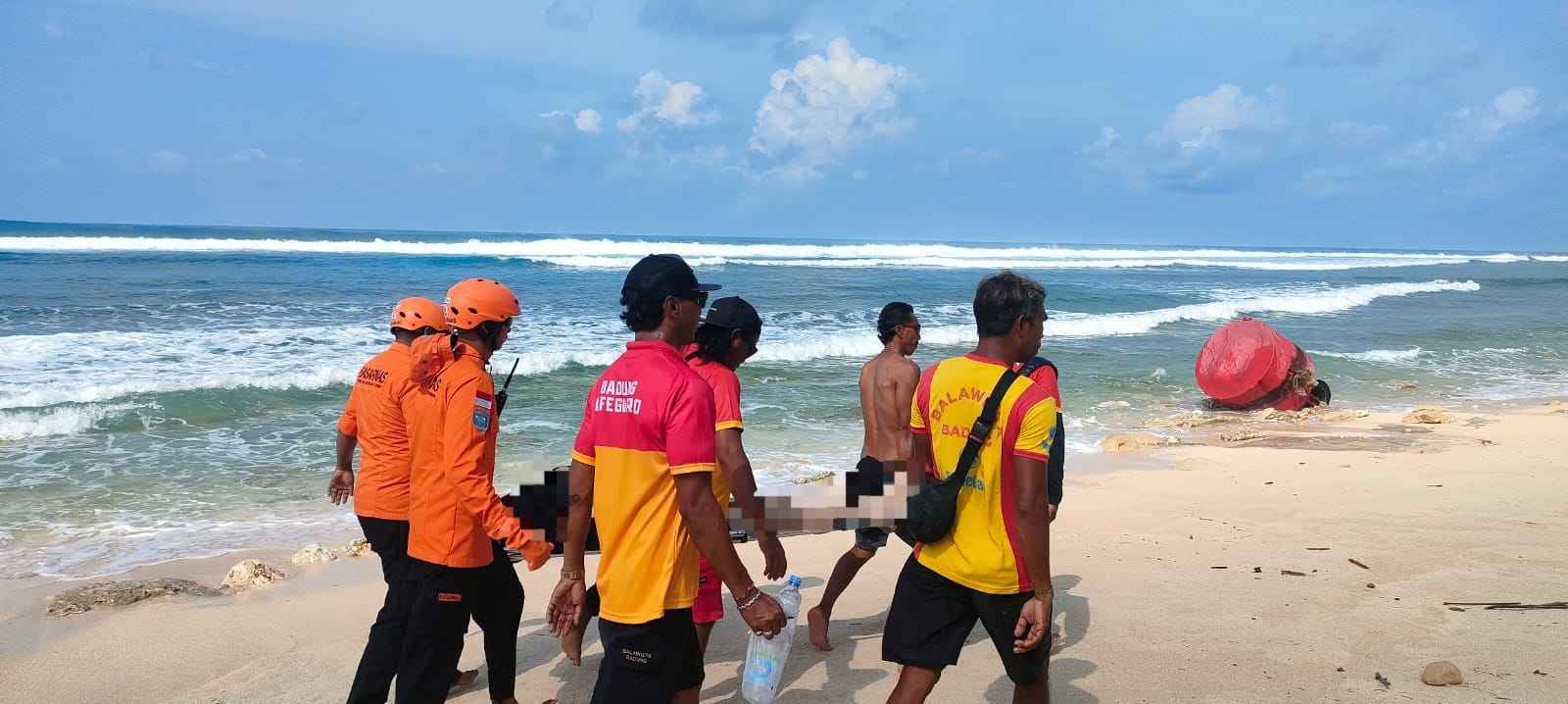 Penemuan Jasad Terapung Gegerkan Wisatawan Inggris di Pantai Nyang-Nyang