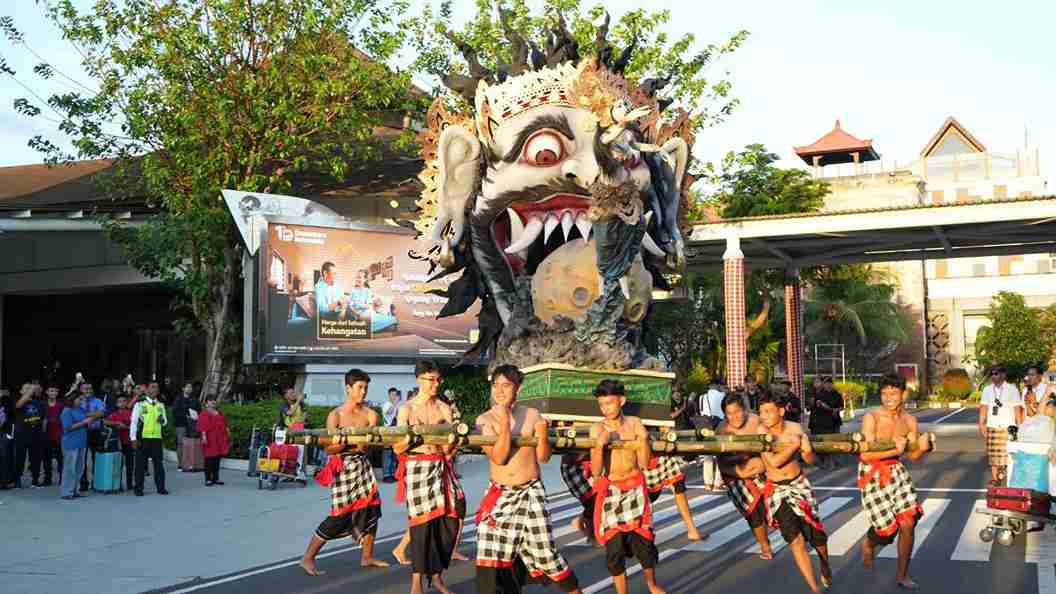 Parade Ogoh-Ogoh Kala Rau Meriahkan Bandara Ngurah Rai Sambut Nyepi