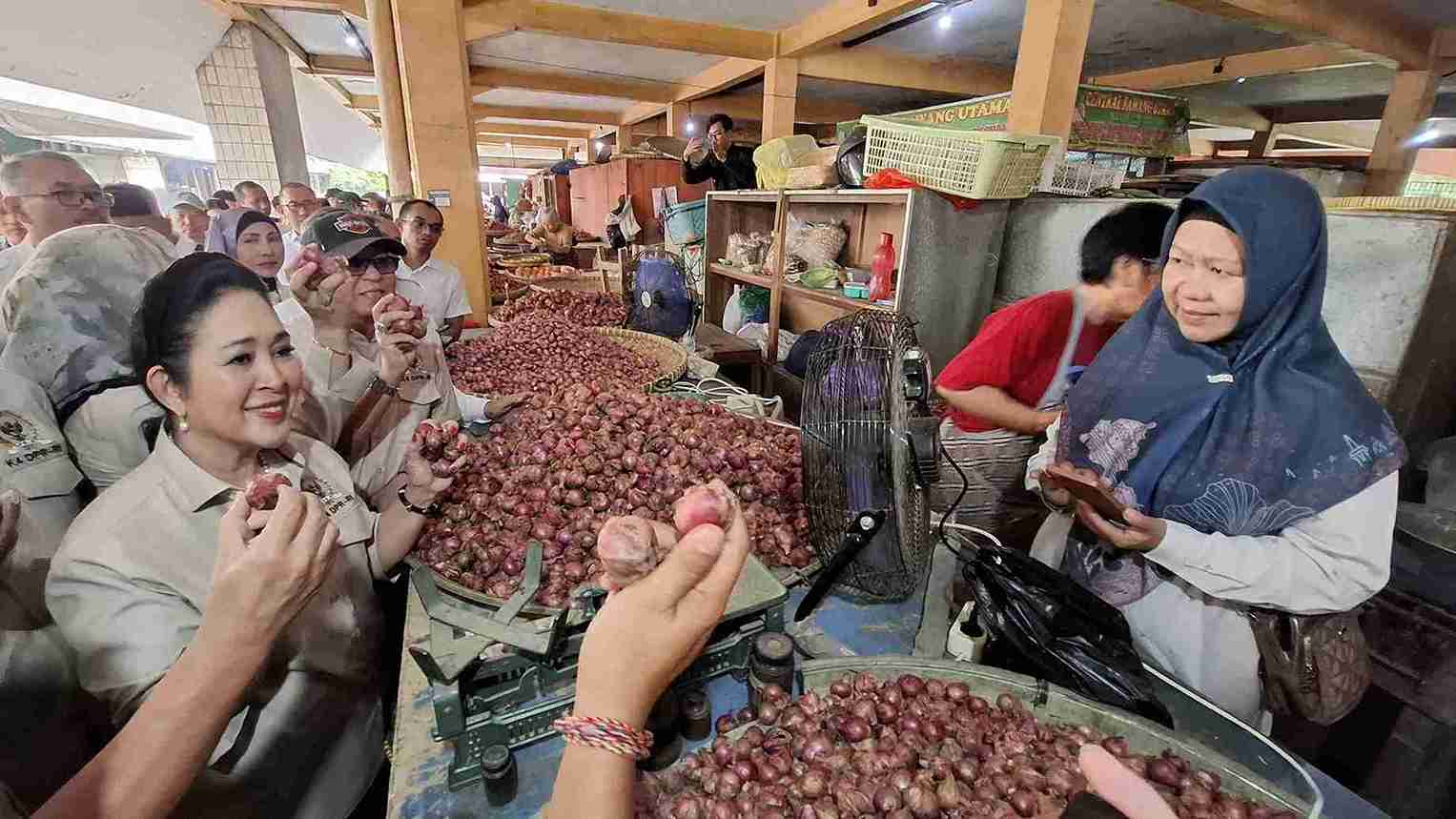 Rupiah Sentuh Rp 17.000, Pemerintah Diminta Kendalikan Harga Pangan