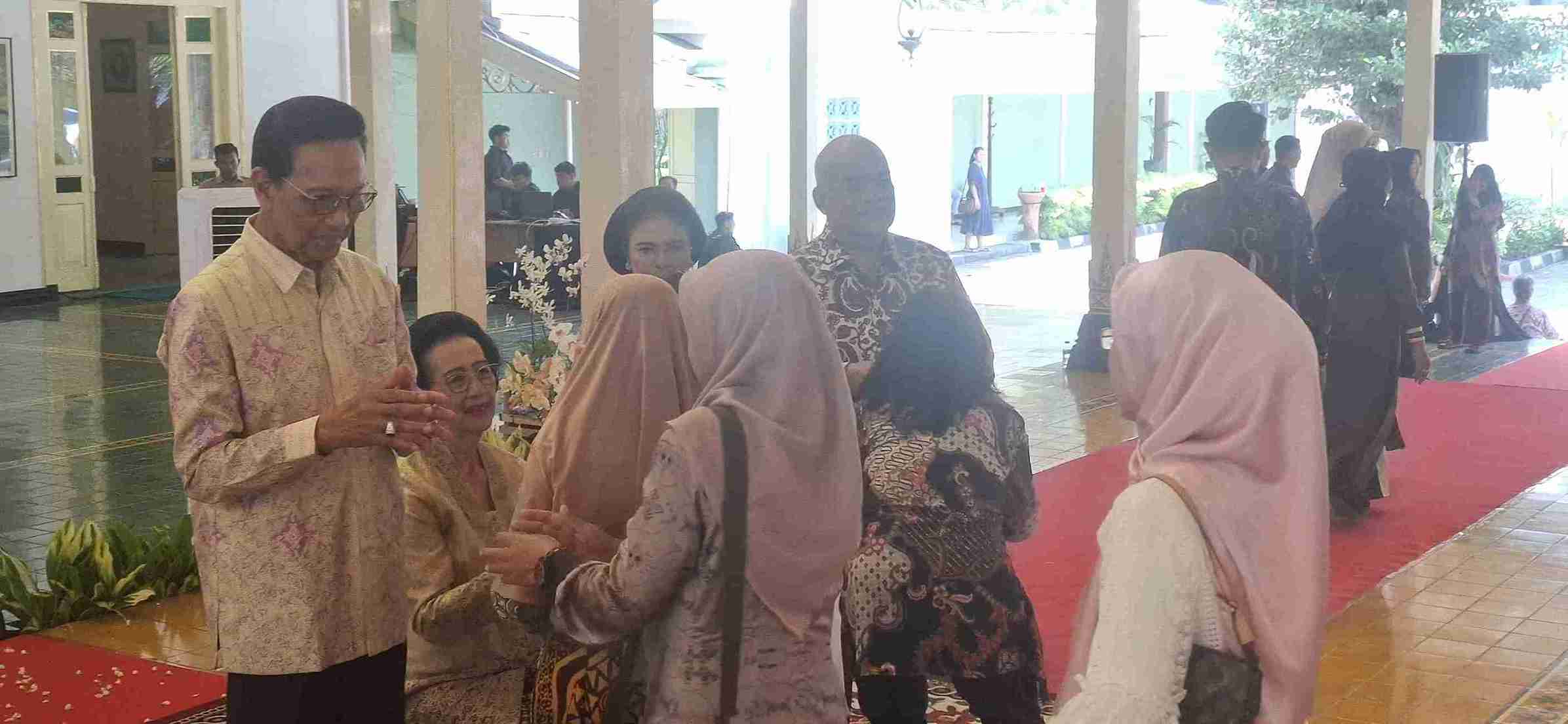 Sultan HB X Sambut Ribuan Warga di Silaturahmi Idulfitri DIY