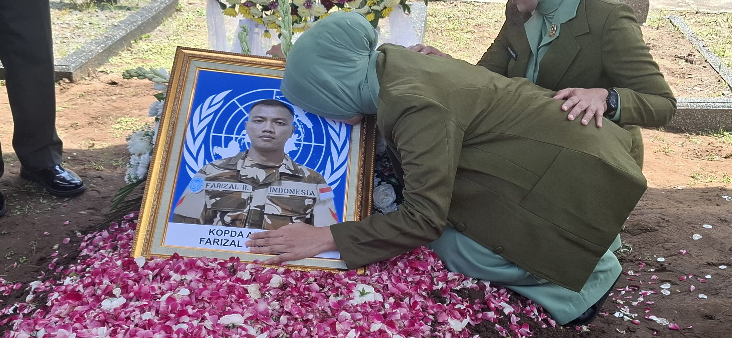 Tangis Haru Iringi Kepergian Kopda Farizal ke Peristirahatan Terakhir TMP Giripeni Kulon Progo