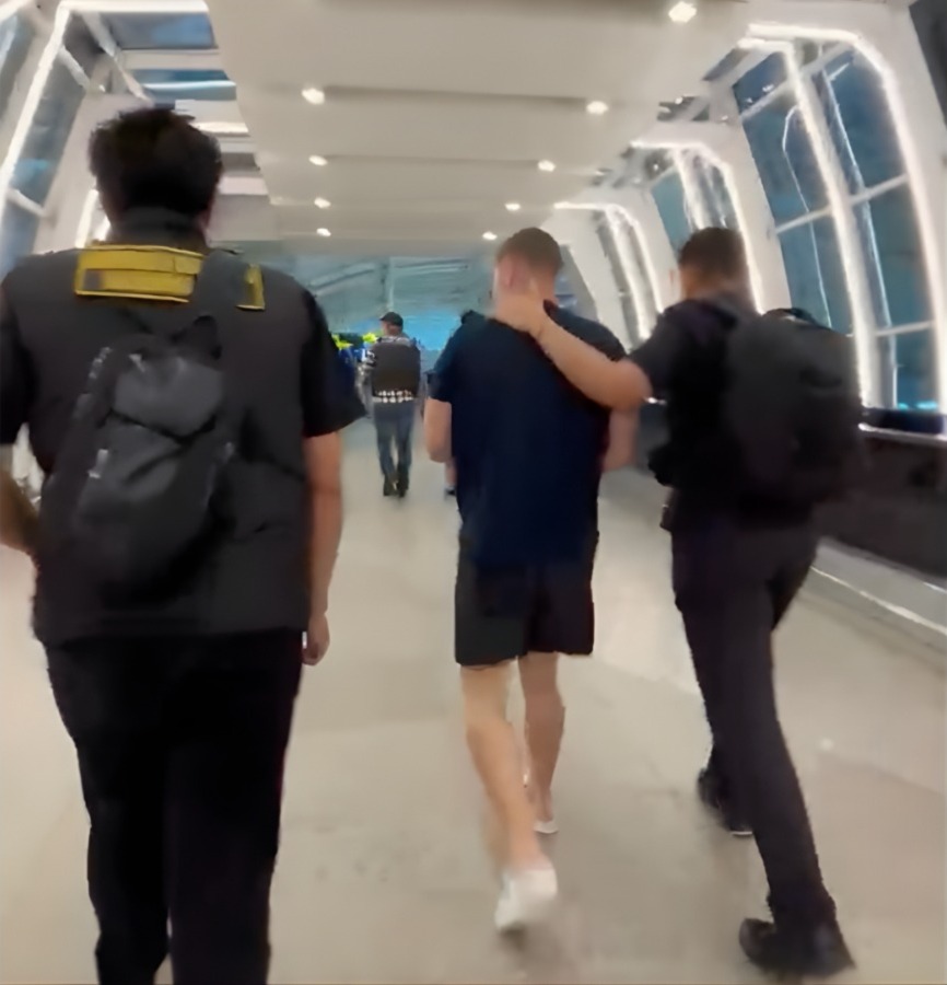 Imigrasi Ngurah Rai Deportasi Buronan Internasional Asal Inggris