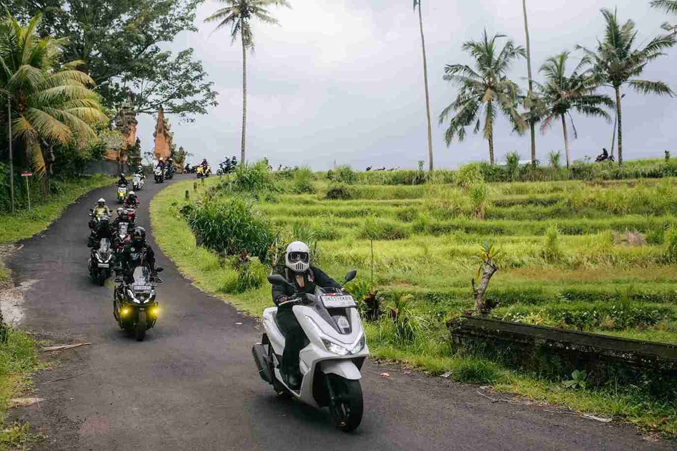 Berkendara Efisien dan Aman, Begini Cara Hemat Bensin di Jalan