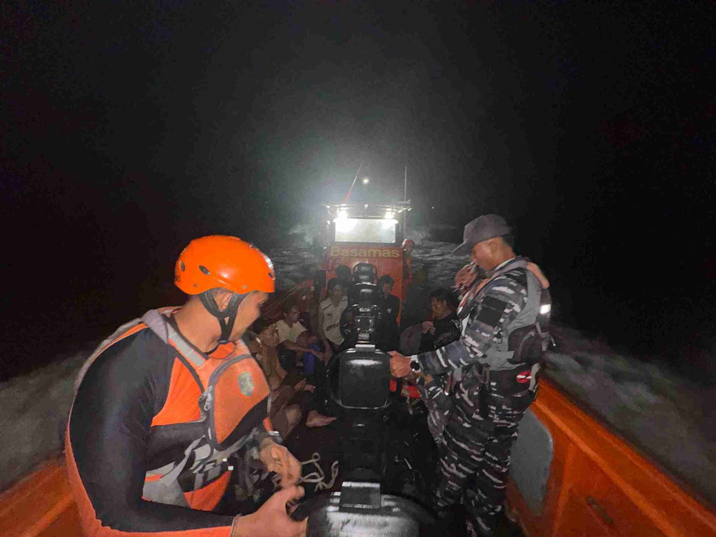 Delapan Nelayan Selamat Usai Perahu Terbalik di Perairan Nusa Lembongan