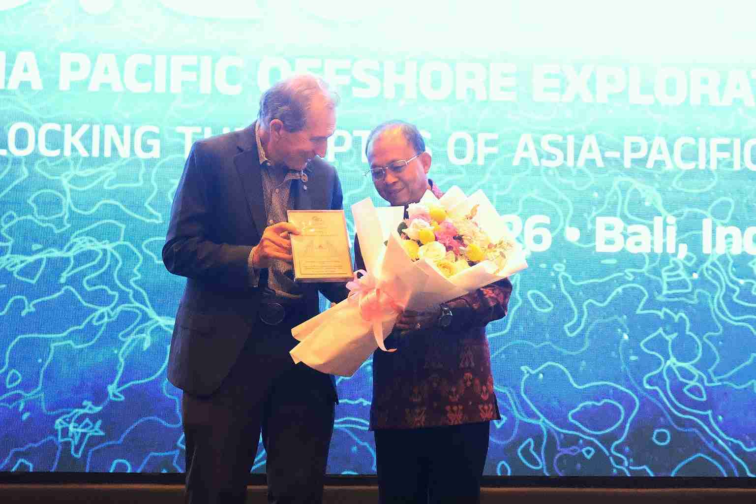 Dari Bali untuk Dunia: Koster Dorong Investasi Energi Bersih