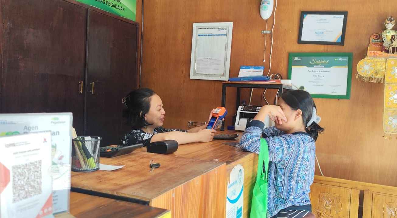 Agen BRILink Ayu Ningrat Kusumawati Jadi Motor Pertumbuhan Ekonomi Karangasem