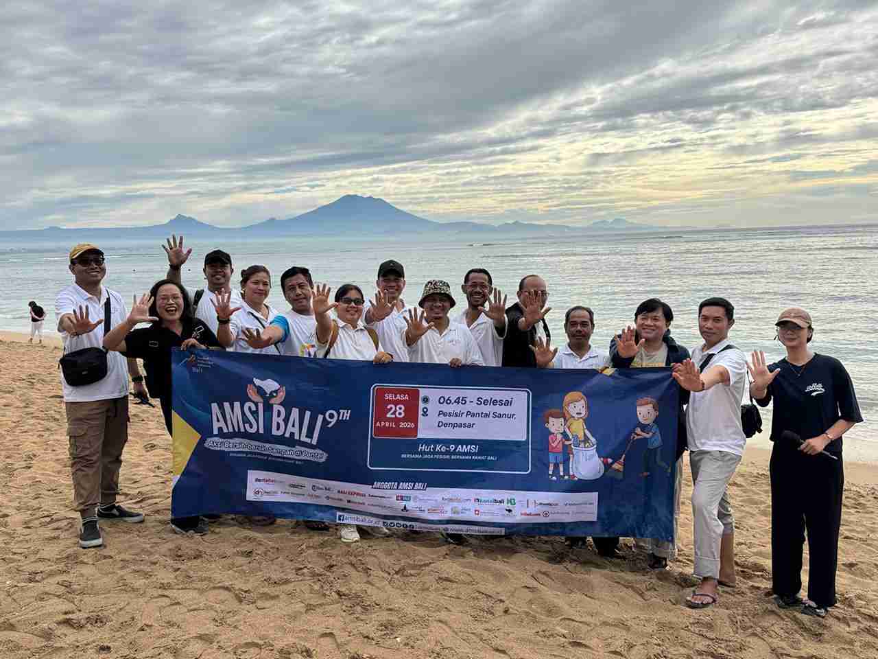 AMSI Bali rayakan HUT ke-9 dengan Aksi Bersih Pantai Sanur
