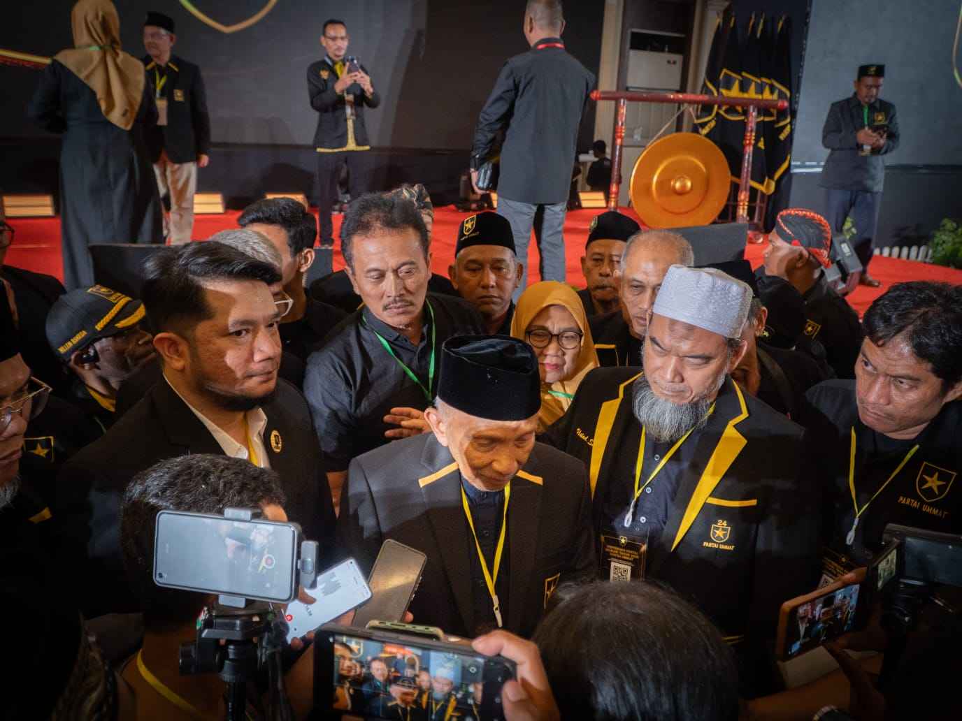 Di Munas Partai Ummat, Amien Rais Tegaskan Demokrasi dan Kritik Peran Teddy Indra Wijaya