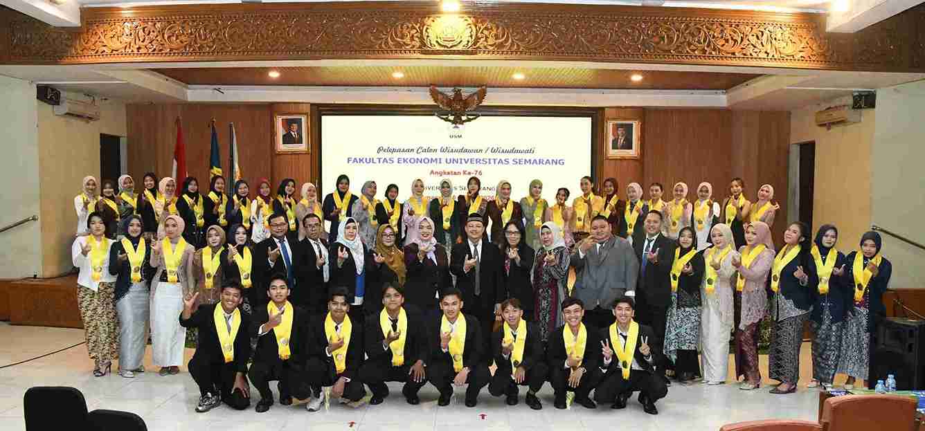 520 Calon Wisudawan Fakultas Ekonomi USM Siap Menjadi Generasi Inovatif dan Berdaya Saing