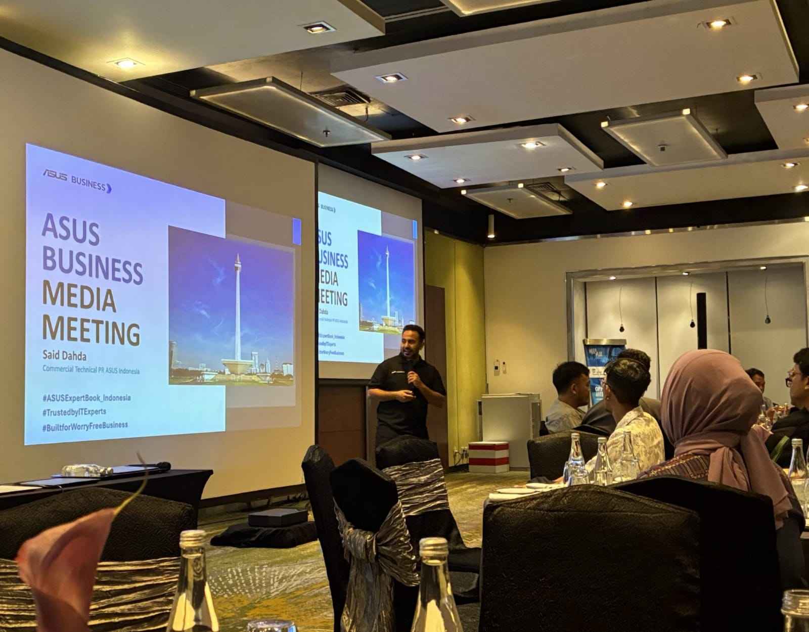 22 Jam Nonstop! ExpertBook Ultra Jadi Sahabat Produktivitas Profesional Modern