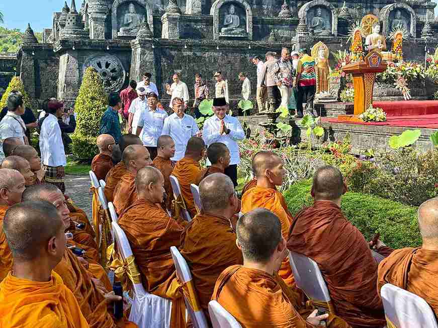 50 Bhikkhu Lintas Negara Tebar Kedamaian Lewat Indonesia Walk For Peace 2026