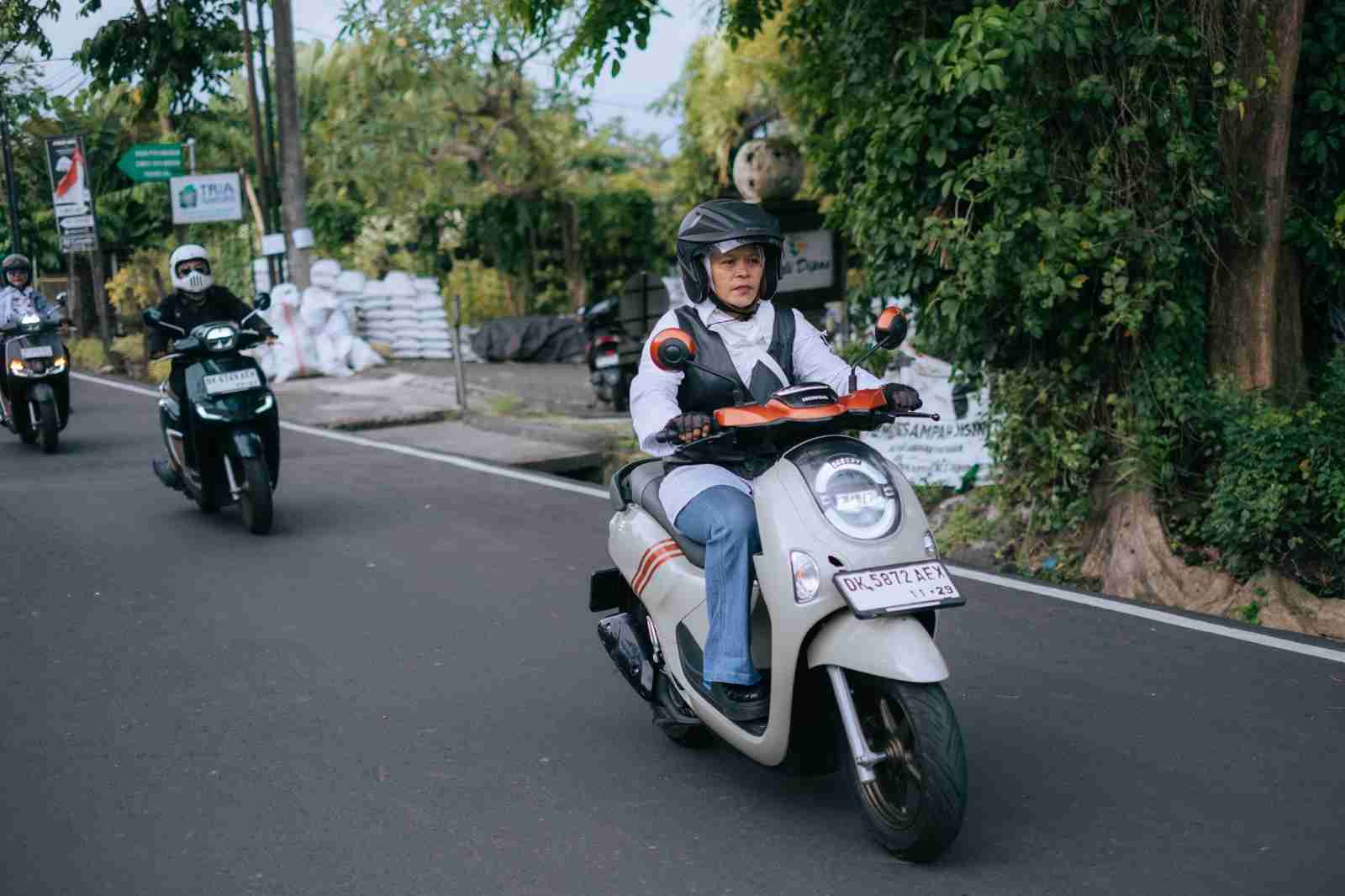 Suhu Ekstrem Menguji, Astra Motor Bali Ajak Pengendara #Cari_Aman Hadapi Ancaman Heatstroke