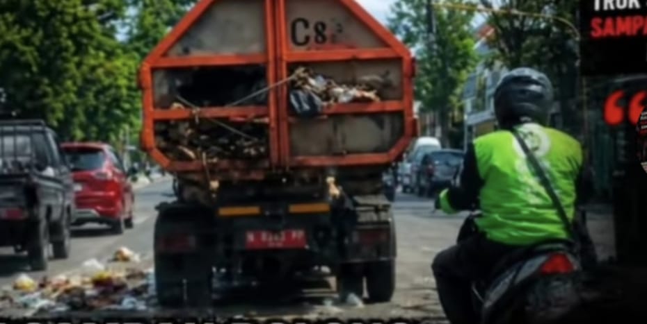 Truk Sampah Bolong Viral di Medsos, DLH Probolinggo Minta Maaf dan Janji Perbaikan Bertahap