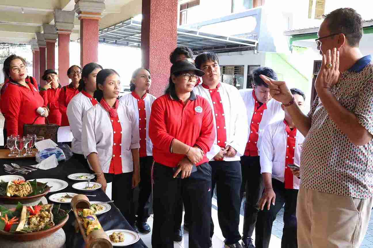 Bergerak dan Berbagi di Selemadeg Barat: Bunda Rai Hadirkan Kepedulian Nyata untuk Masyarakat Tabanan